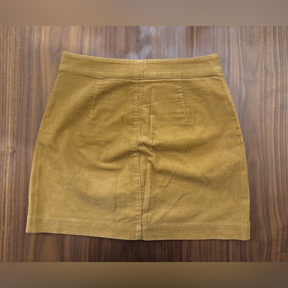 Aritzia Wilfred Free KARMEN Corduroy Mini Skirt Size 8 - Picture 2 of 4